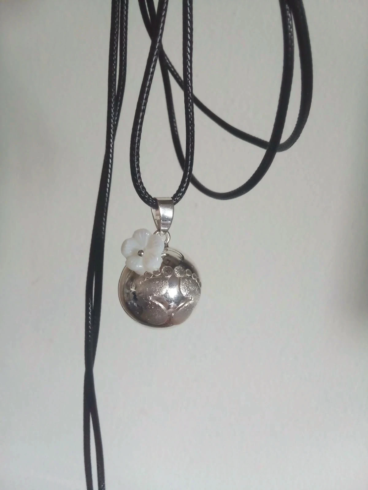 Bola argenté fleur blanche